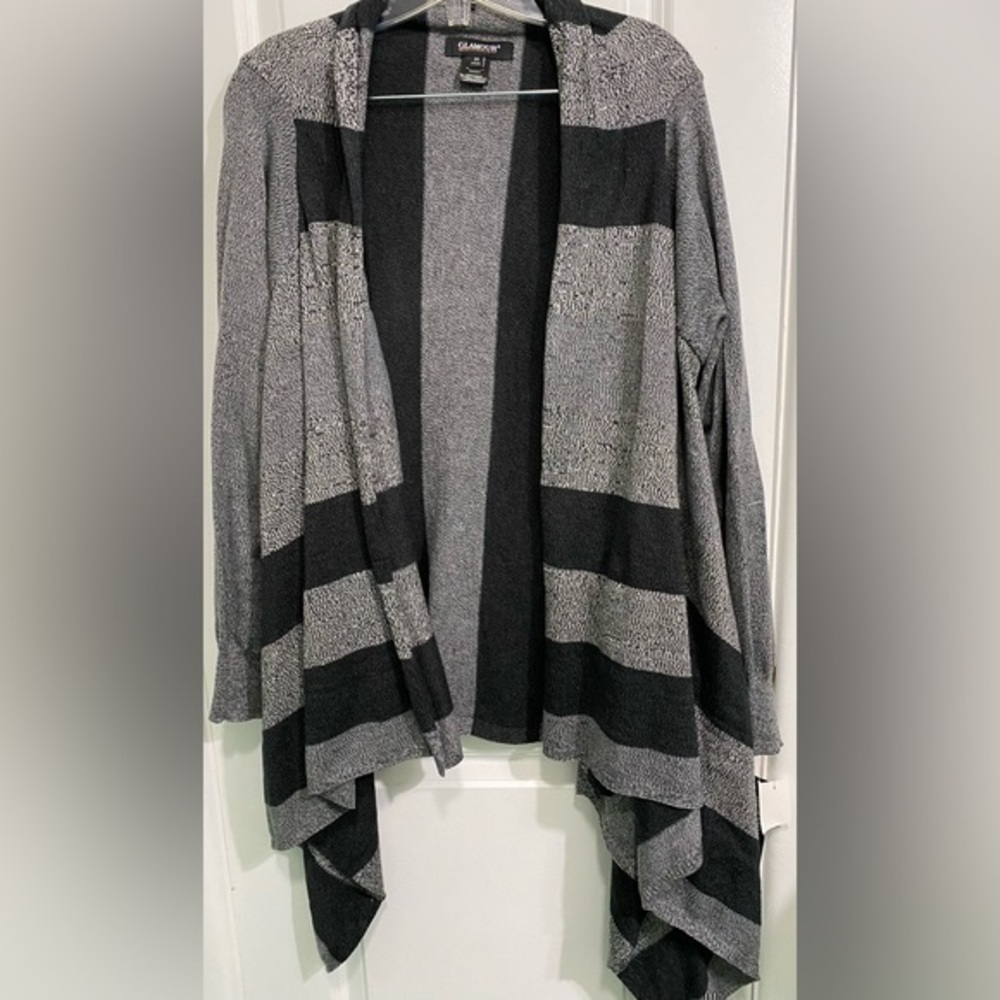 Glamour open front gray/black Cardigan